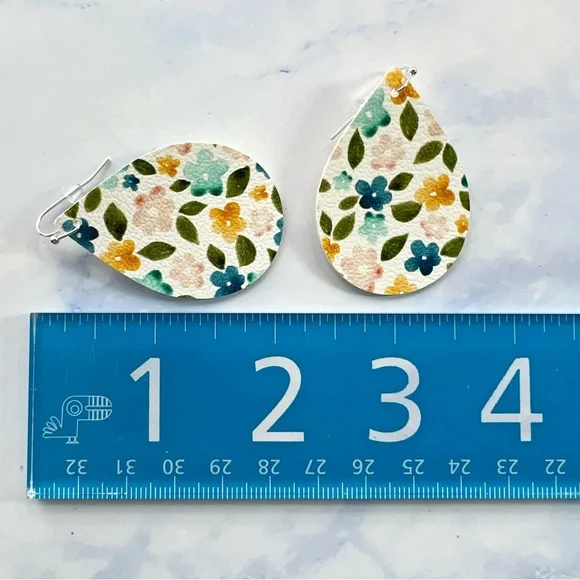 🌼Spring flowers teardrop earrings. Vegan leather, lightweight, handmade. - Picture 3 of 4